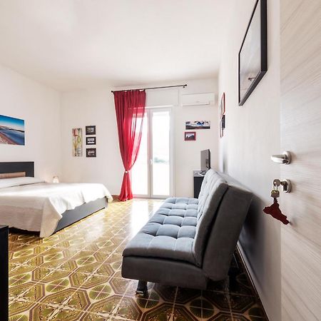 In Riva Al Mare B&B Capo dʼOrlando エクステリア 写真
