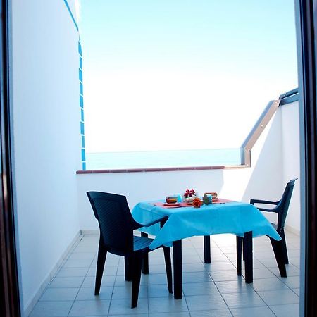 In Riva Al Mare B&B Capo dʼOrlando エクステリア 写真