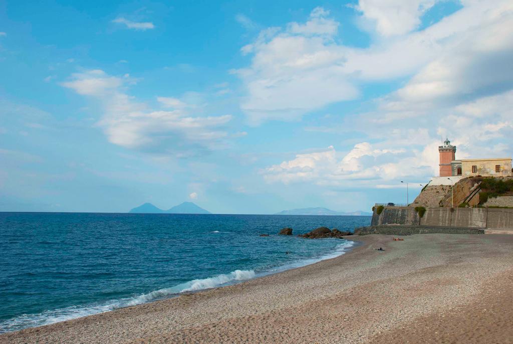 In Riva Al Mare B&B Capo dʼOrlando エクステリア 写真