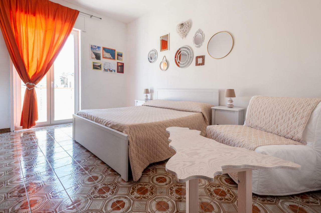 In Riva Al Mare B&B Capo dʼOrlando エクステリア 写真